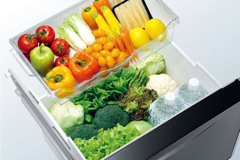 Ngăn rau củ lớn, bảo quản tối ưu hơn - Tủ lạnh Hitachi inverter 375 lít R-SG38FPG
